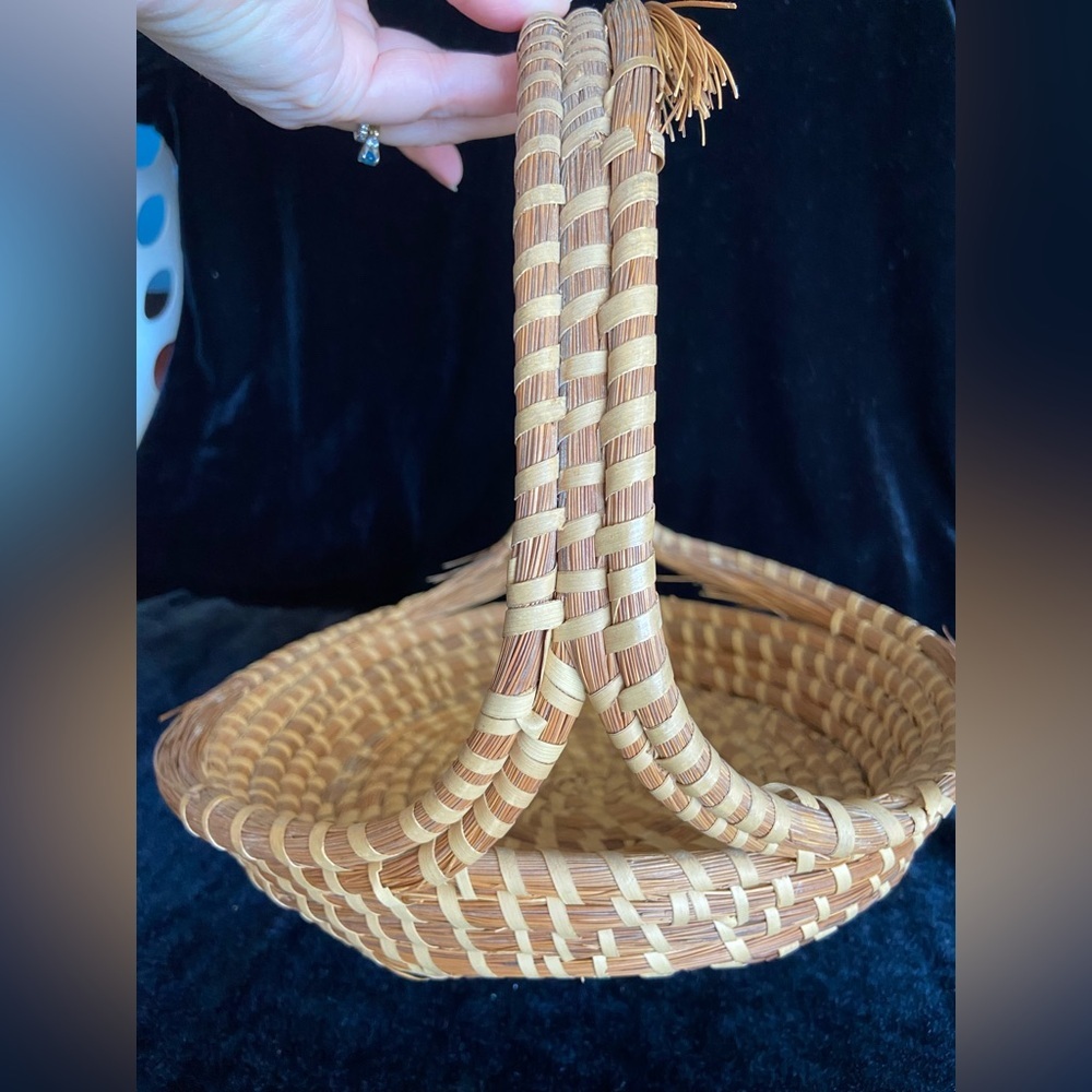Vintage Sweetgrass Basket With Handle Handmade In Charleston, South Carolina - Picture 3 of 10